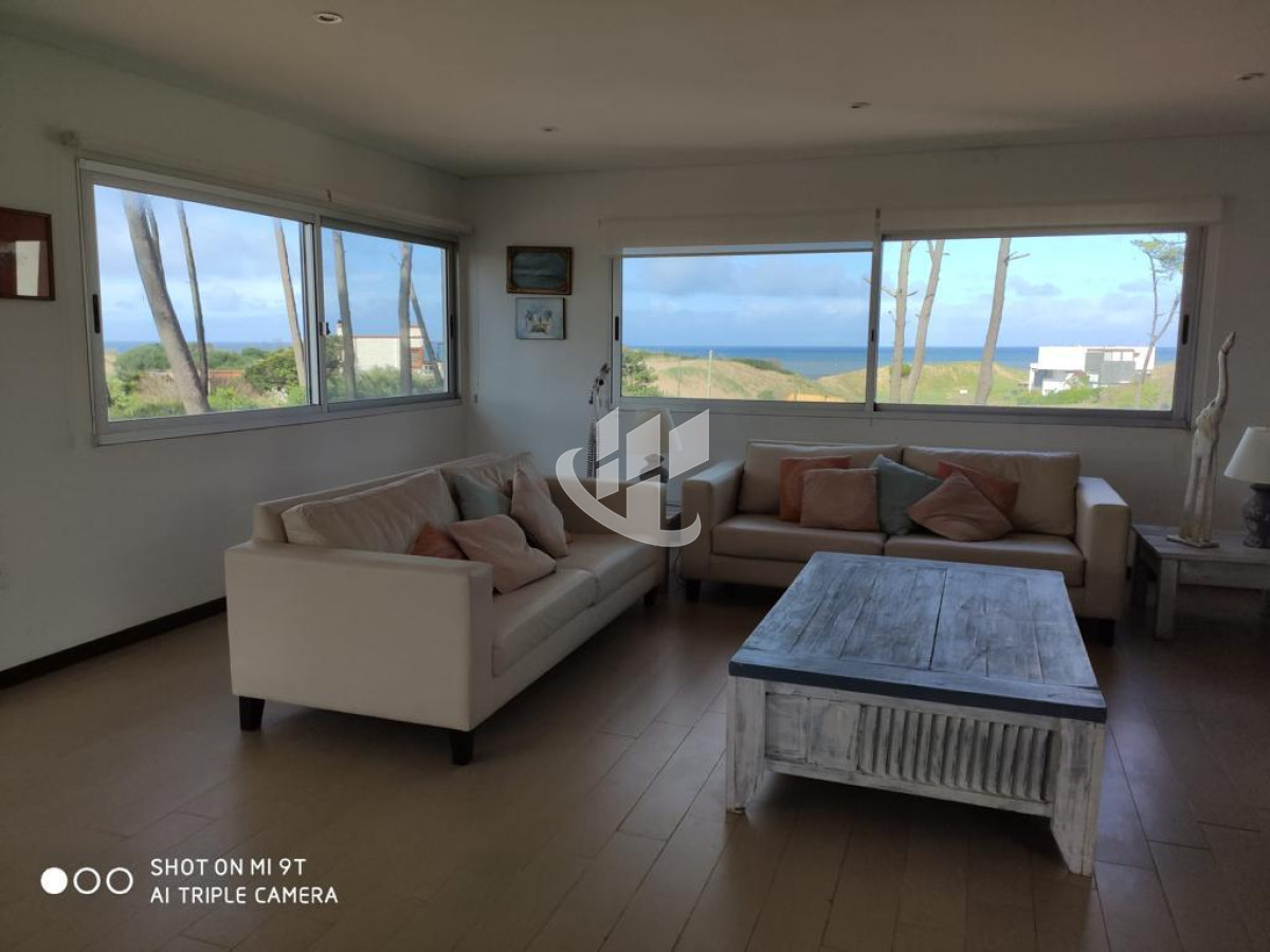 Casa ID.875 - Casa a la venta en Chihuahua Punta del este 3 Dormitorios y Piscina