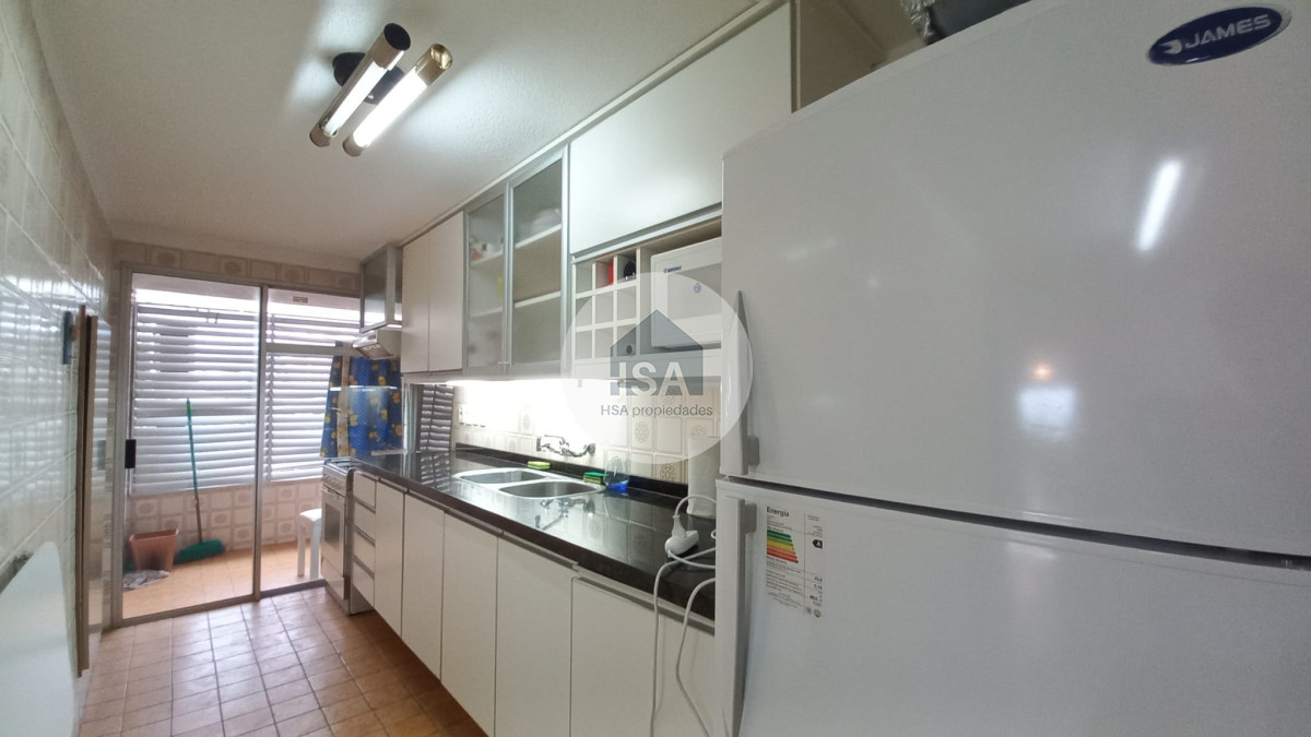 Apartamento ID.637 - Departamento de 3 dormitorios + dependencia en venta, Playa Mansa. Torre Jefferson,.