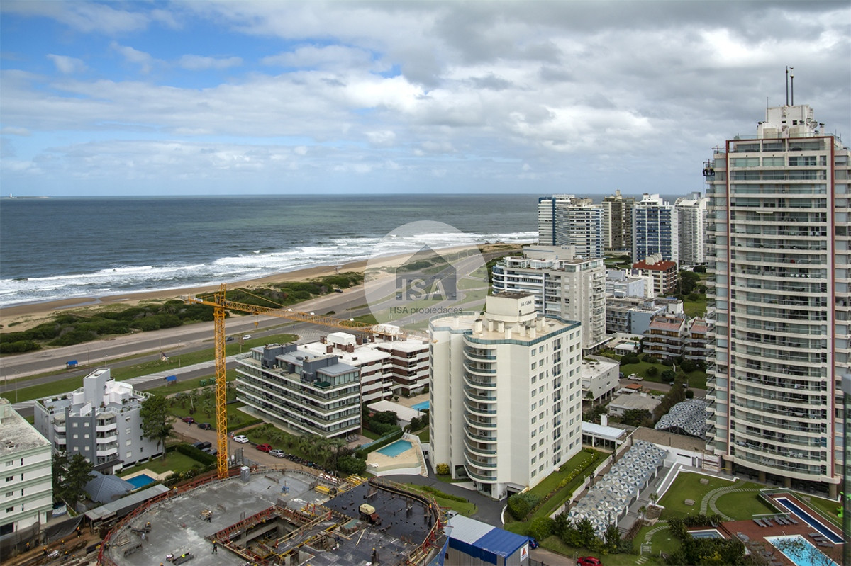 Apartamento ID.635 - Vende apartamento de 3 dormitorios en Wind Tower, piso alto con vista al mar , Punta del Este 