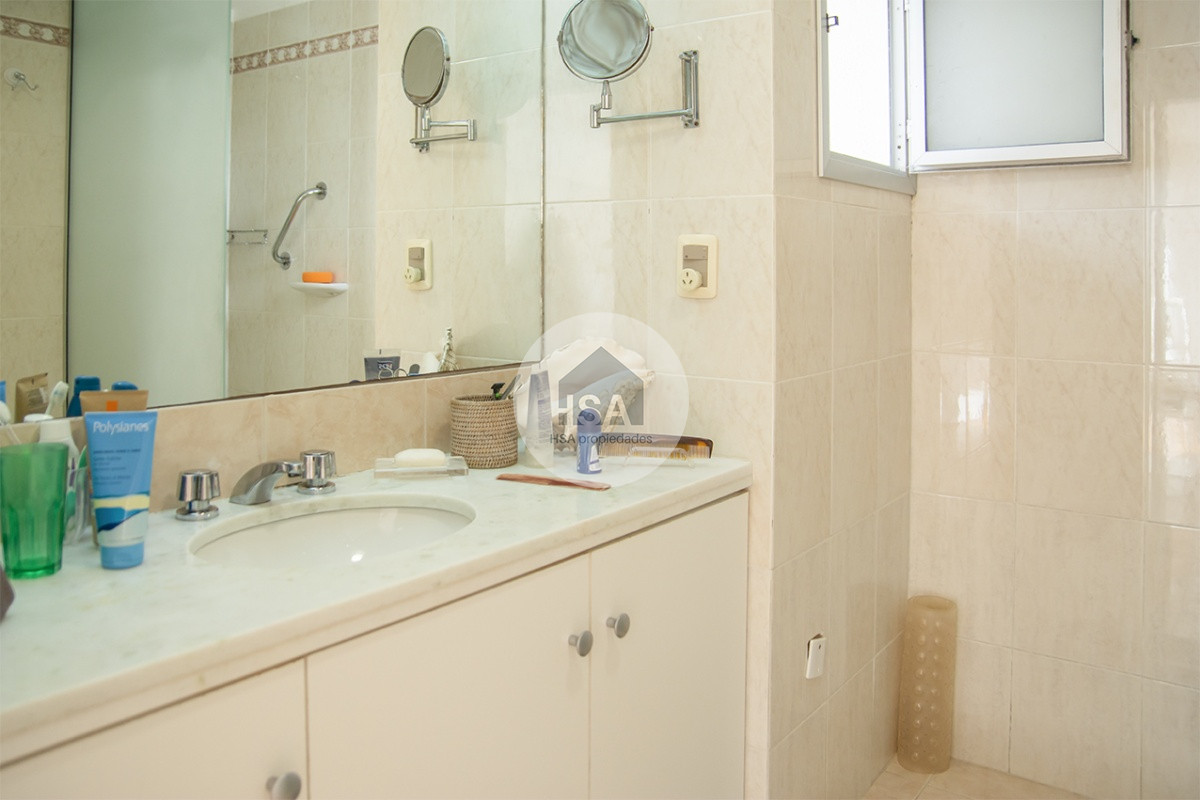 Apartamento ID.639 - Espectacular Penthouse en venta a pasos del mar. 3 dormitorios + dependencia. Playa Brava.