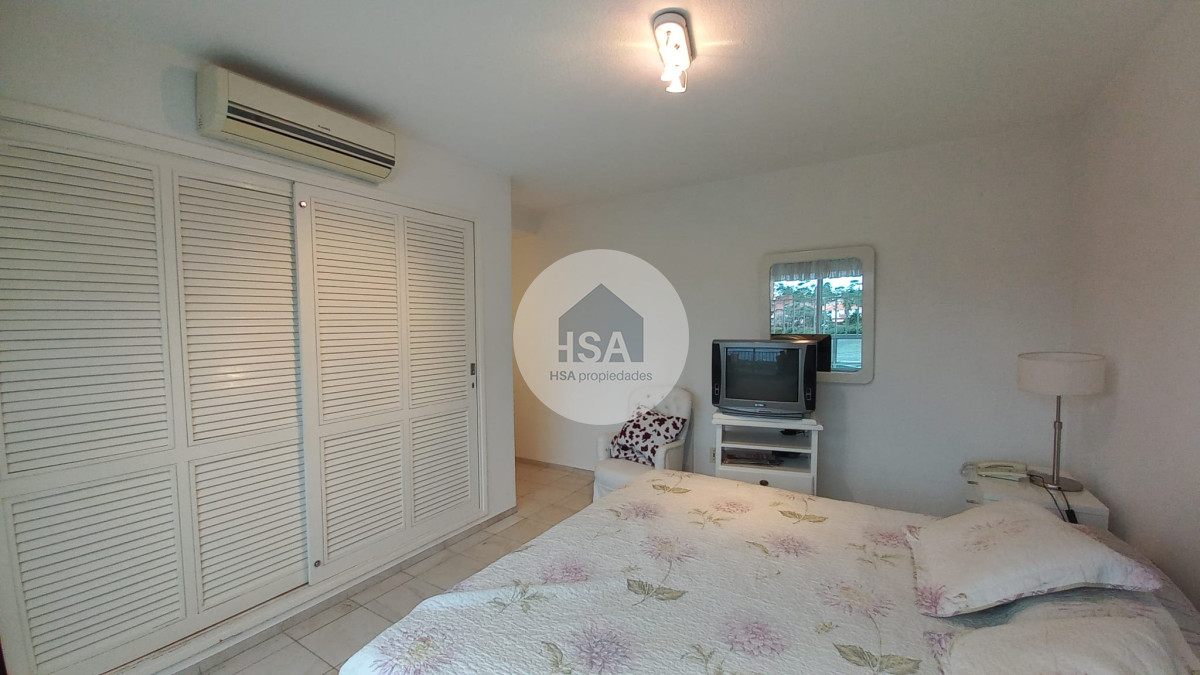 Apartamento ID.637 - Departamento de 3 dormitorios + dependencia en venta, Playa Mansa. Torre Jefferson,.