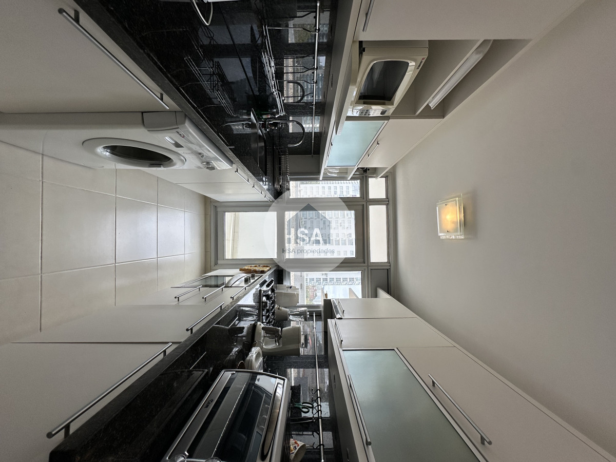 Apartamento ID.636 - Vende apartamento de 3 dormitorios en Seasons Tower, Punta del Este