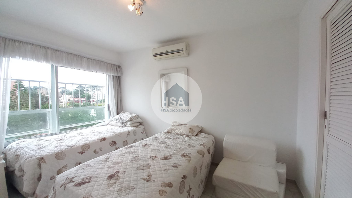 Apartamento ID.637 - Departamento de 3 dormitorios + dependencia en venta, Playa Mansa. Torre Jefferson,.