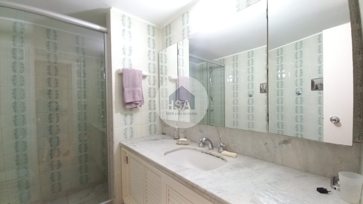 Apartamento ID.637 - Departamento de 3 dormitorios + dependencia en venta, Playa Mansa. Torre Jefferson,.
