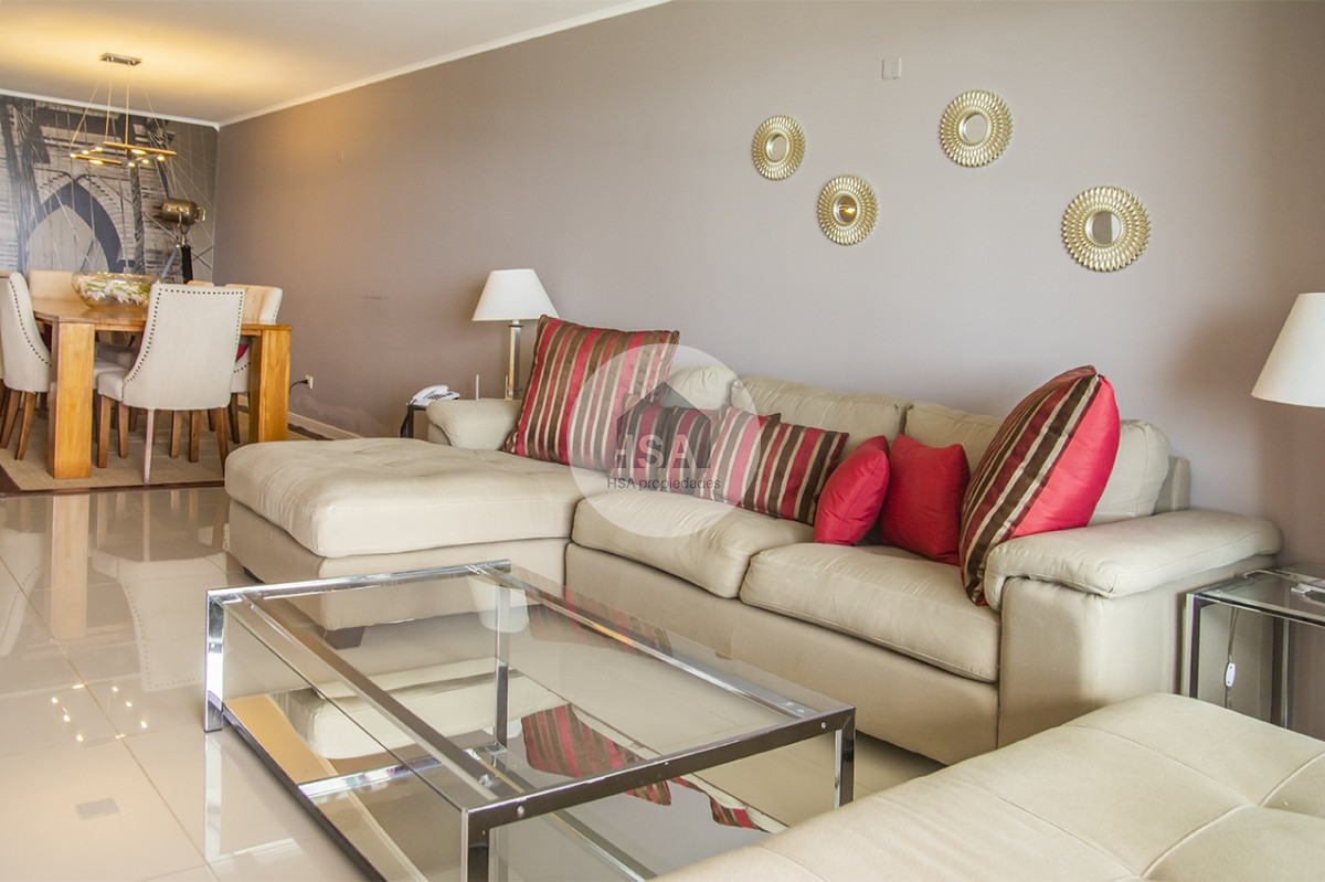 Apartamento ID.635 - Vende apartamento de 3 dormitorios en Wind Tower, piso alto con vista al mar , Punta del Este 