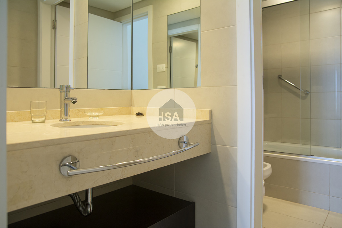 Apartamento ID.635 - Vende apartamento de 3 dormitorios en Wind Tower, piso alto con vista al mar , Punta del Este 