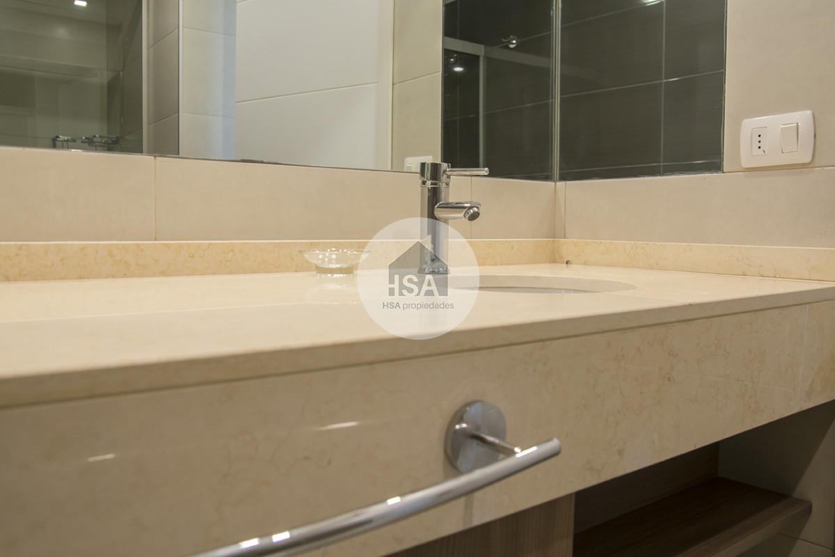 Apartamento ID.635 - Vende apartamento de 3 dormitorios en Wind Tower, piso alto con vista al mar , Punta del Este 