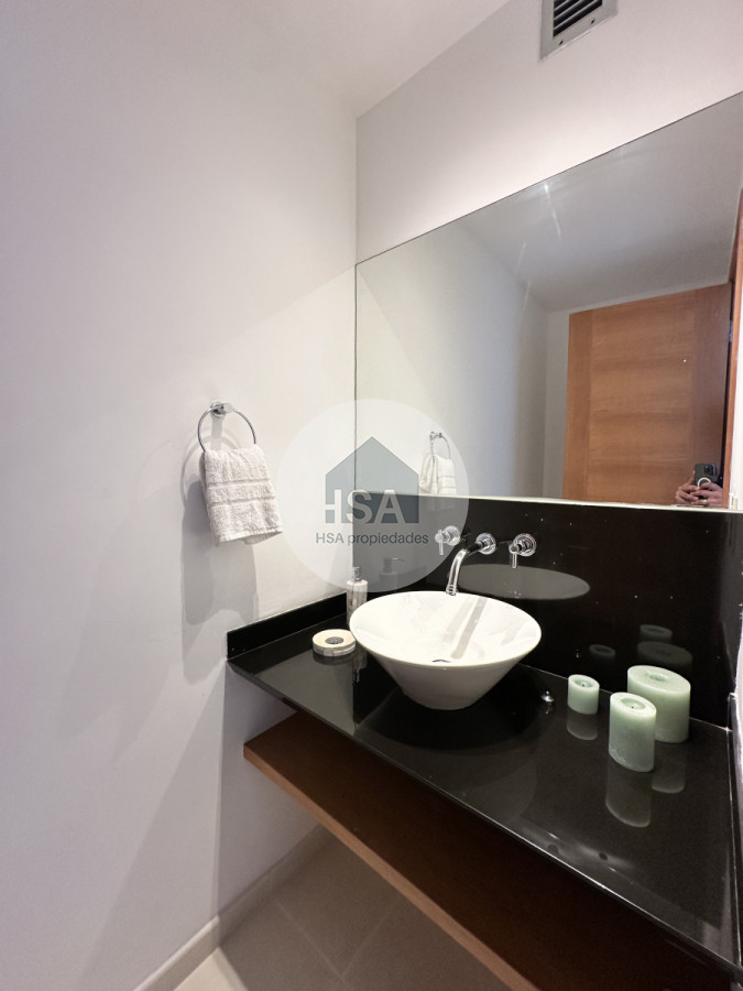 Apartamento ID.636 - Vende apartamento de 3 dormitorios en Seasons Tower, Punta del Este