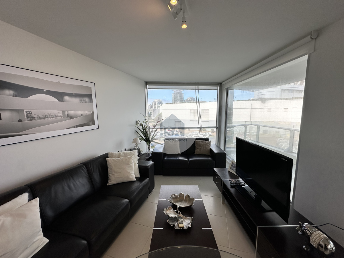 Apartamento ID.636 - Vende apartamento de 3 dormitorios en Seasons Tower, Punta del Este