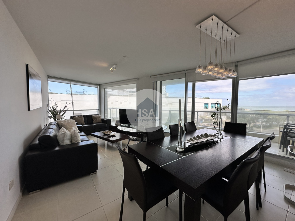Apartamento ID.636 - Vende apartamento de 3 dormitorios en Seasons Tower, Punta del Este