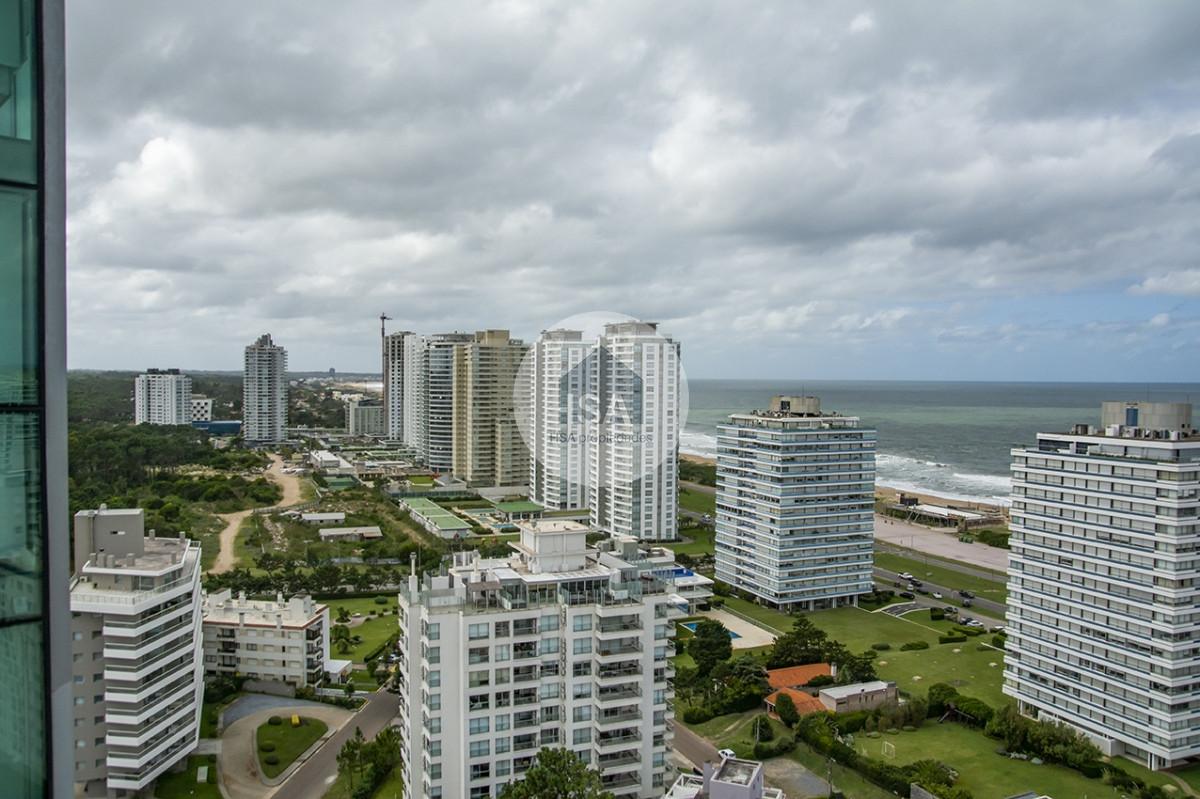 Apartamento ID.635 - Vende apartamento de 3 dormitorios en Wind Tower, piso alto con vista al mar , Punta del Este 