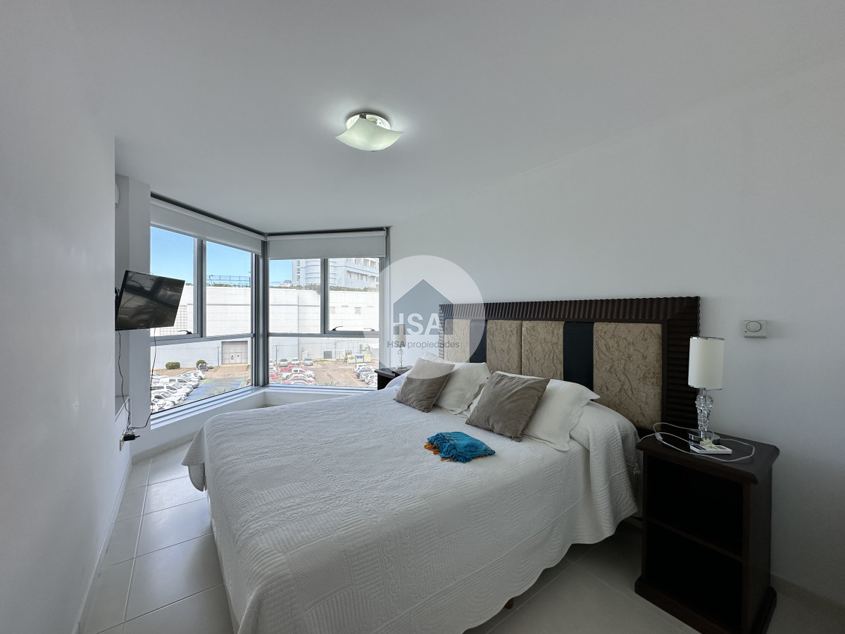 Apartamento ID.636 - Vende apartamento de 3 dormitorios en Seasons Tower, Punta del Este