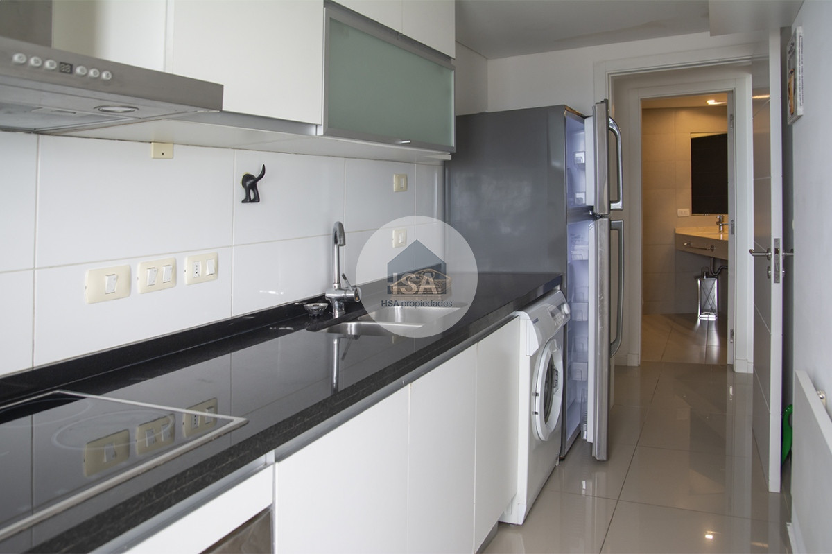 Apartamento ID.635 - Vende apartamento de 3 dormitorios en Wind Tower, piso alto con vista al mar , Punta del Este 