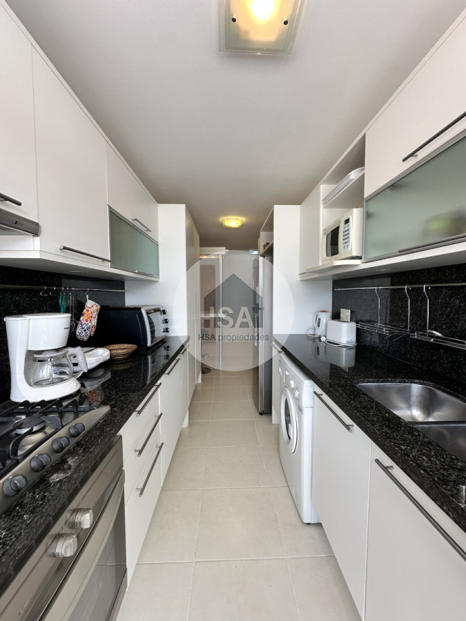 Apartamento ID.636 - Vende apartamento de 3 dormitorios en Seasons Tower, Punta del Este