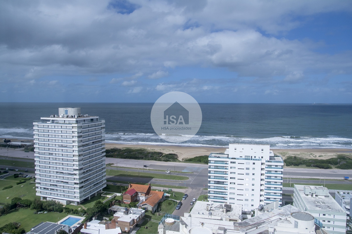 Apartamento ID.635 - Vende apartamento de 3 dormitorios en Wind Tower, piso alto con vista al mar , Punta del Este 