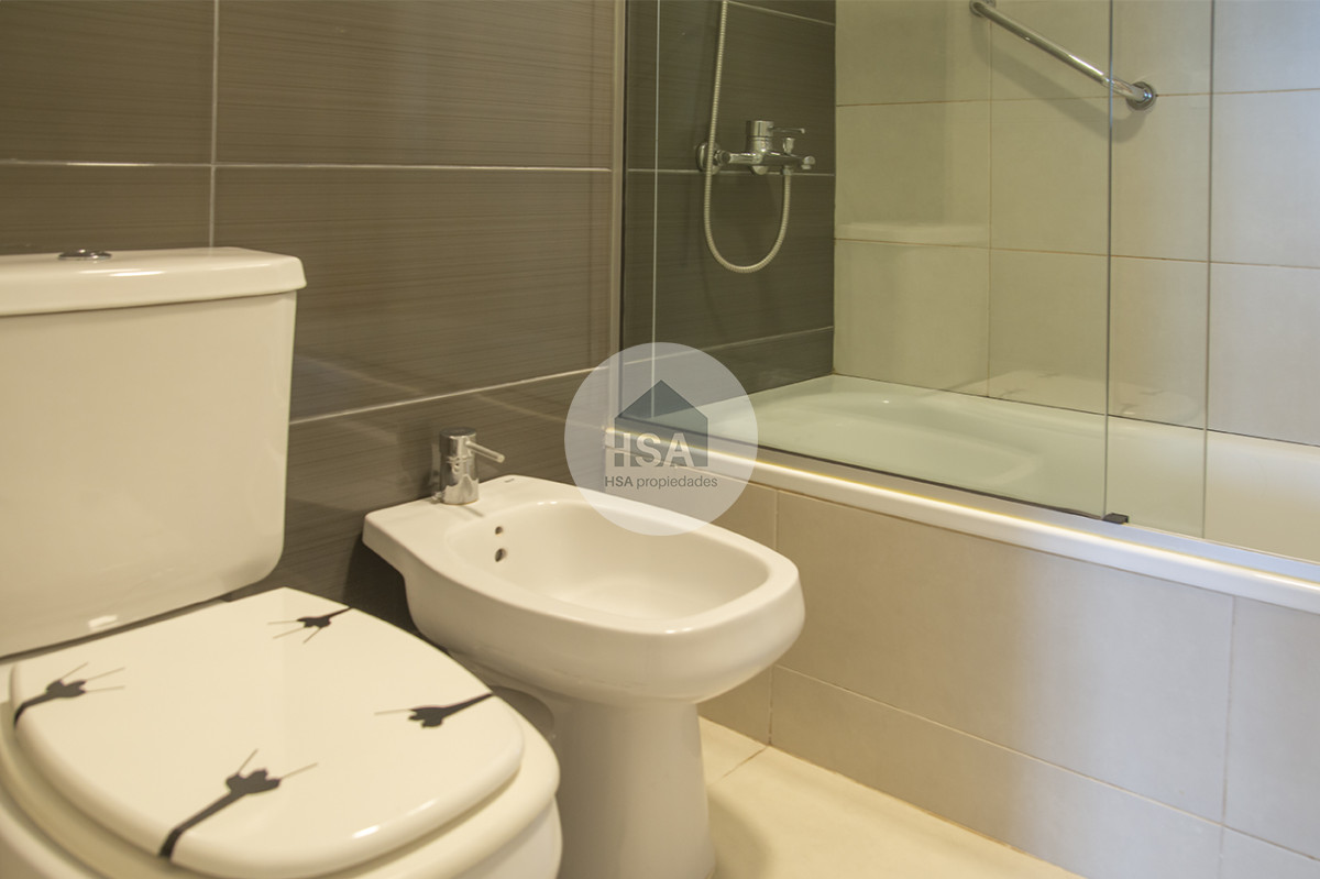 Apartamento ID.635 - Vende apartamento de 3 dormitorios en Wind Tower, piso alto con vista al mar , Punta del Este 