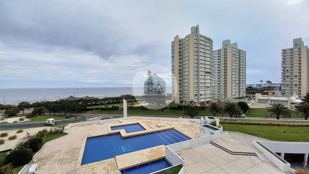 Apartamento ID.637 - Departamento de 3 dormitorios + dependencia en venta, Playa Mansa. Torre Jefferson,.
