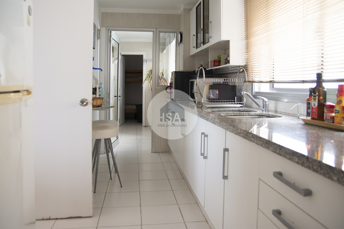 Apartamento ID.639 - Espectacular Penthouse en venta a pasos del mar. 3 dormitorios + dependencia. Playa Brava.