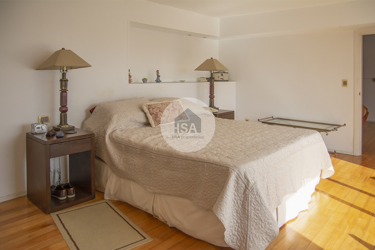 Apartamento ID.639 - Espectacular Penthouse en venta a pasos del mar. 3 dormitorios + dependencia. Playa Brava.