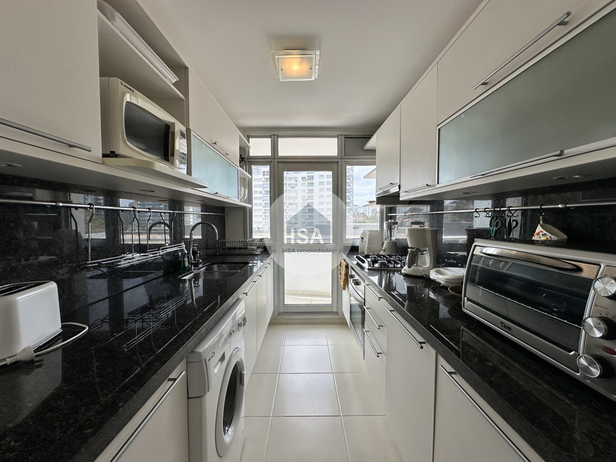 Apartamento ID.636 - Vende apartamento de 3 dormitorios en Seasons Tower, Punta del Este