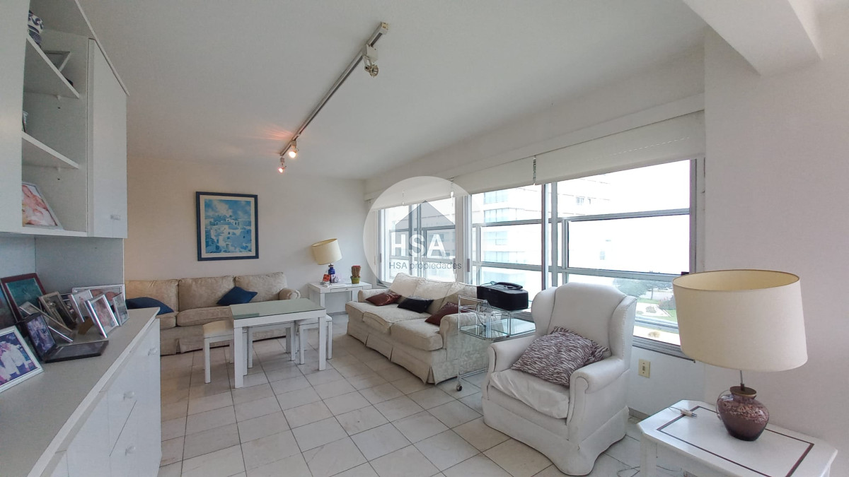Apartamento ID.637 - Departamento de 3 dormitorios + dependencia en venta, Playa Mansa. Torre Jefferson,.