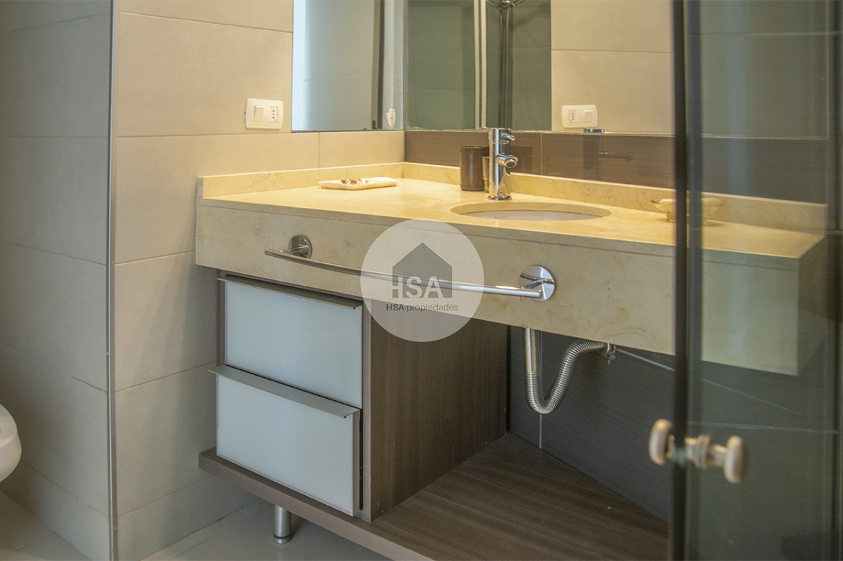 Apartamento ID.635 - Vende apartamento de 3 dormitorios en Wind Tower, piso alto con vista al mar , Punta del Este 