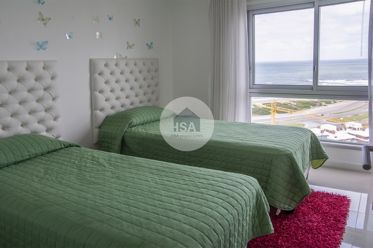 Apartamento ID.635 - Vende apartamento de 3 dormitorios en Wind Tower, piso alto con vista al mar , Punta del Este 
