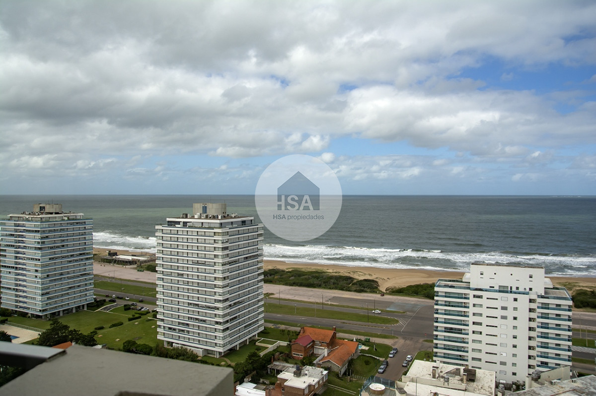 Apartamento ID.635 - Vende apartamento de 3 dormitorios en Wind Tower, piso alto con vista al mar , Punta del Este 