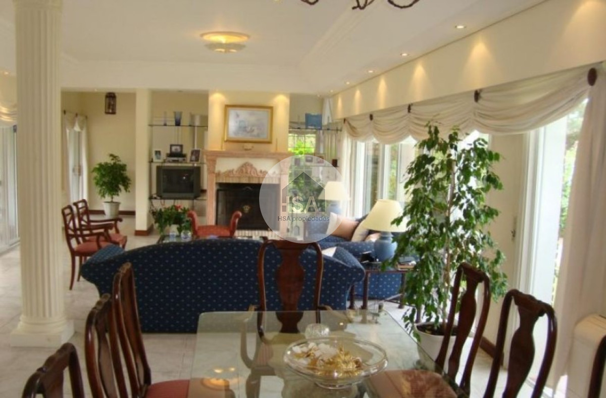 Casa ID.550 - Hermosa casa en venta de 5 dormitorios.