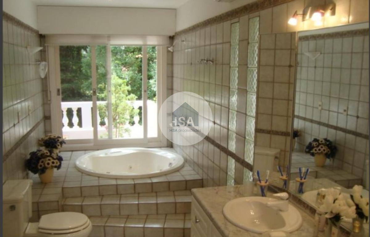 Casa ID.550 - Hermosa casa en venta de 5 dormitorios.