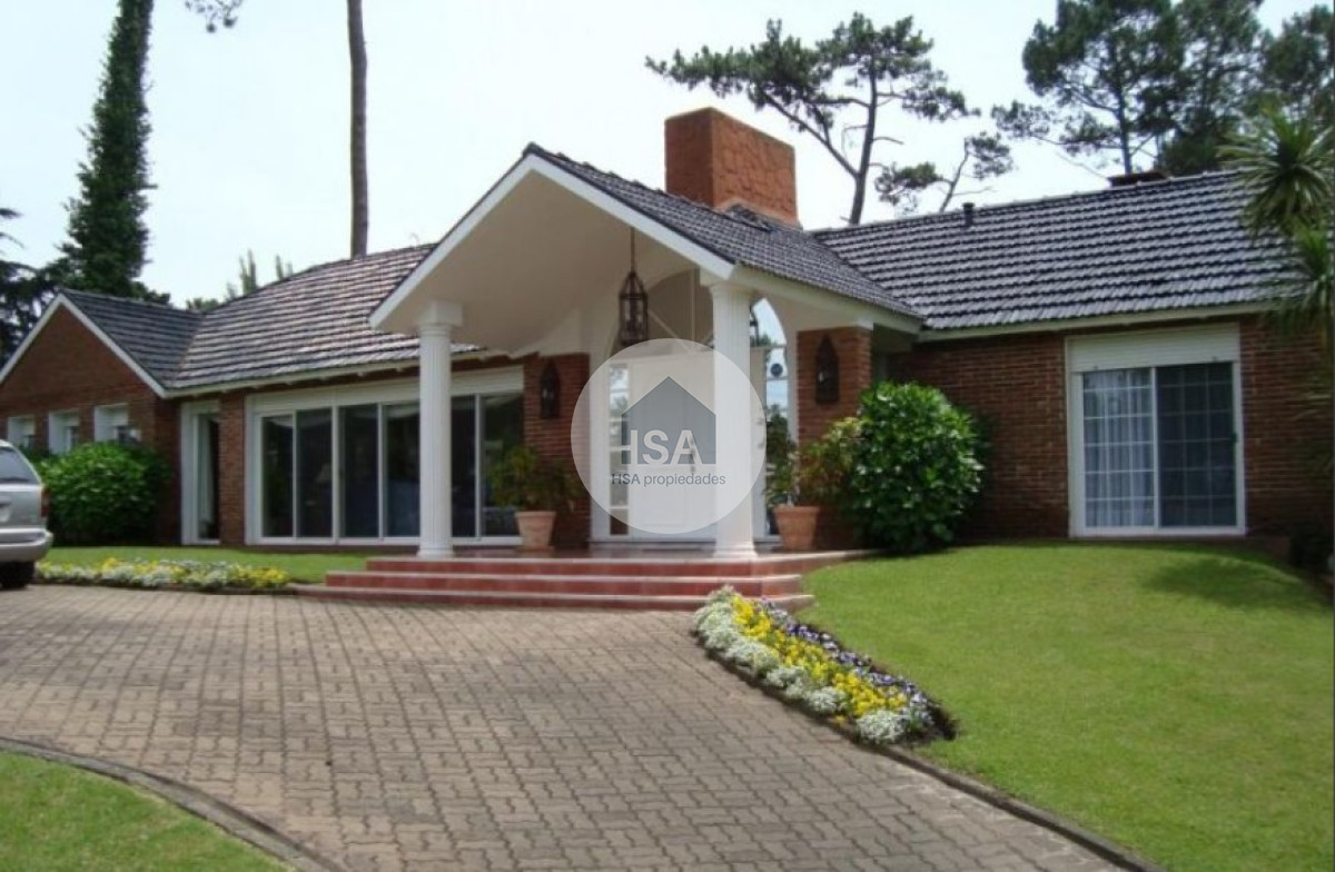 Casa ID.550 - Hermosa casa en venta de 5 dormitorios.