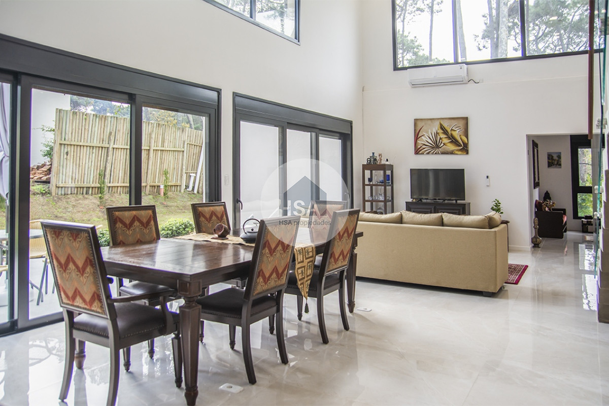 Casa ID.554 - Casa ideal de 4 dormitorios en suite en San Rafael Punta del Este.