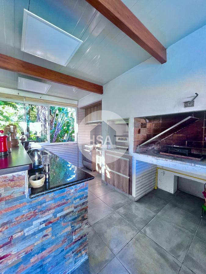 Casa ID.549 - Hermosa casa en Playa Mansa, Punta del Este