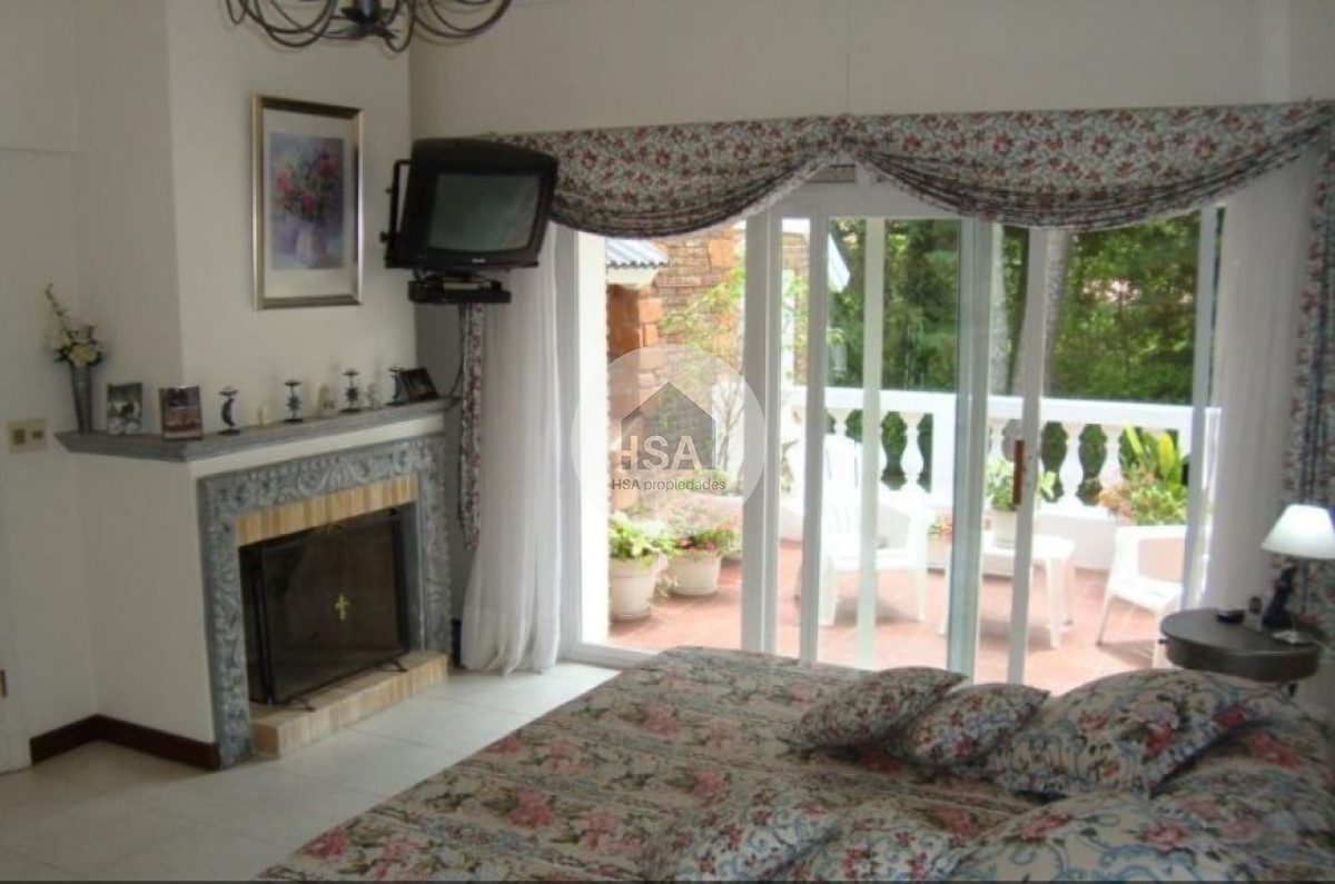 Casa ID.550 - Hermosa casa en venta de 5 dormitorios.