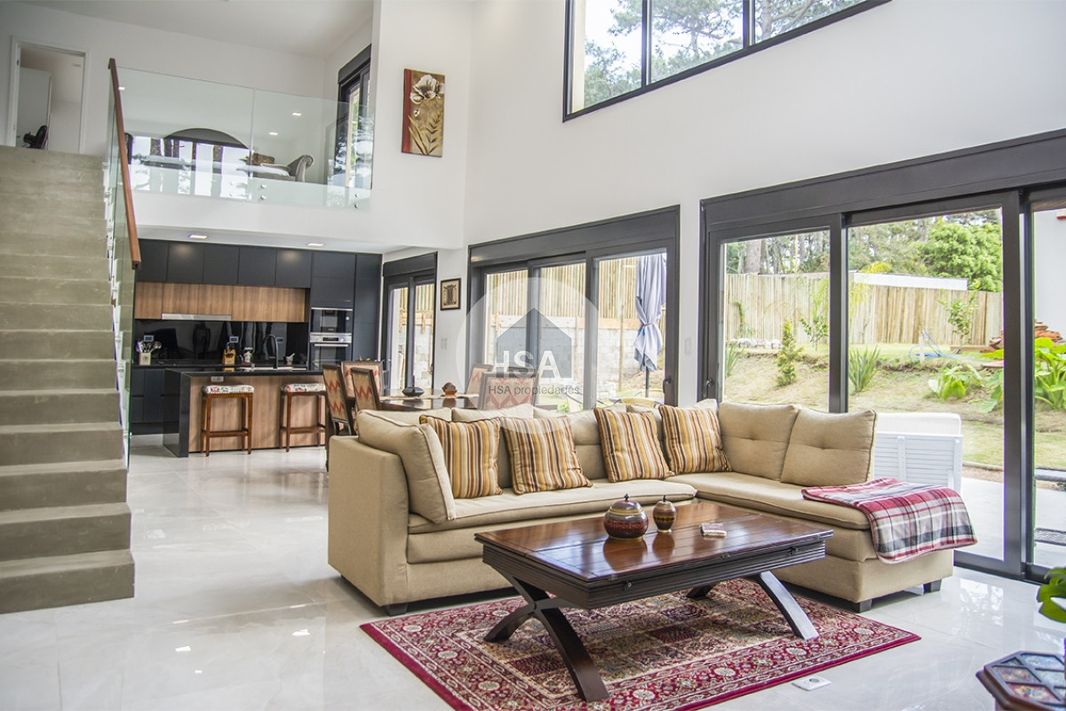 Casa ID.554 - Casa ideal de 4 dormitorios en suite en San Rafael Punta del Este.