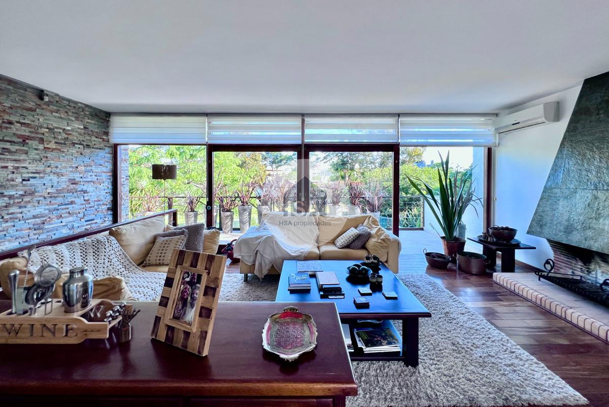 Casa ID.549 - Hermosa casa en Playa Mansa, Punta del Este