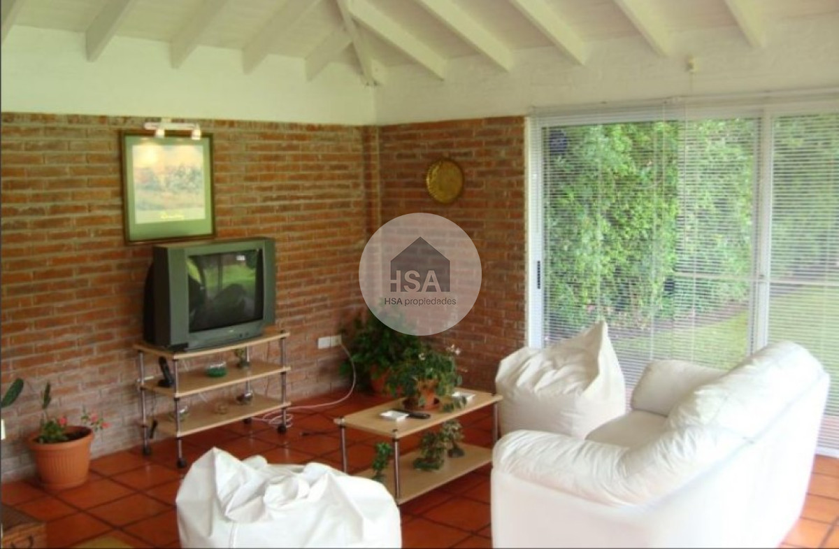 Casa ID.550 - Hermosa casa en venta de 5 dormitorios.