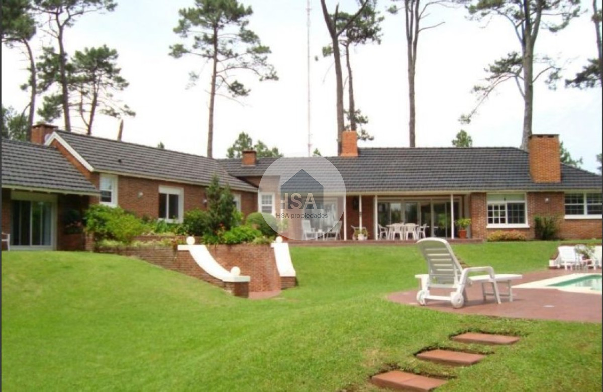 Casa ID.550 - Hermosa casa en venta de 5 dormitorios.