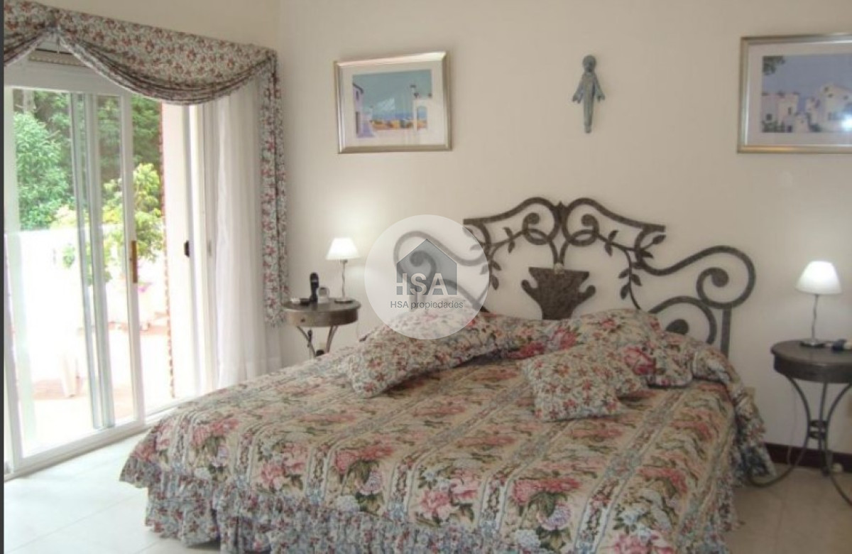 Casa ID.550 - Hermosa casa en venta de 5 dormitorios.