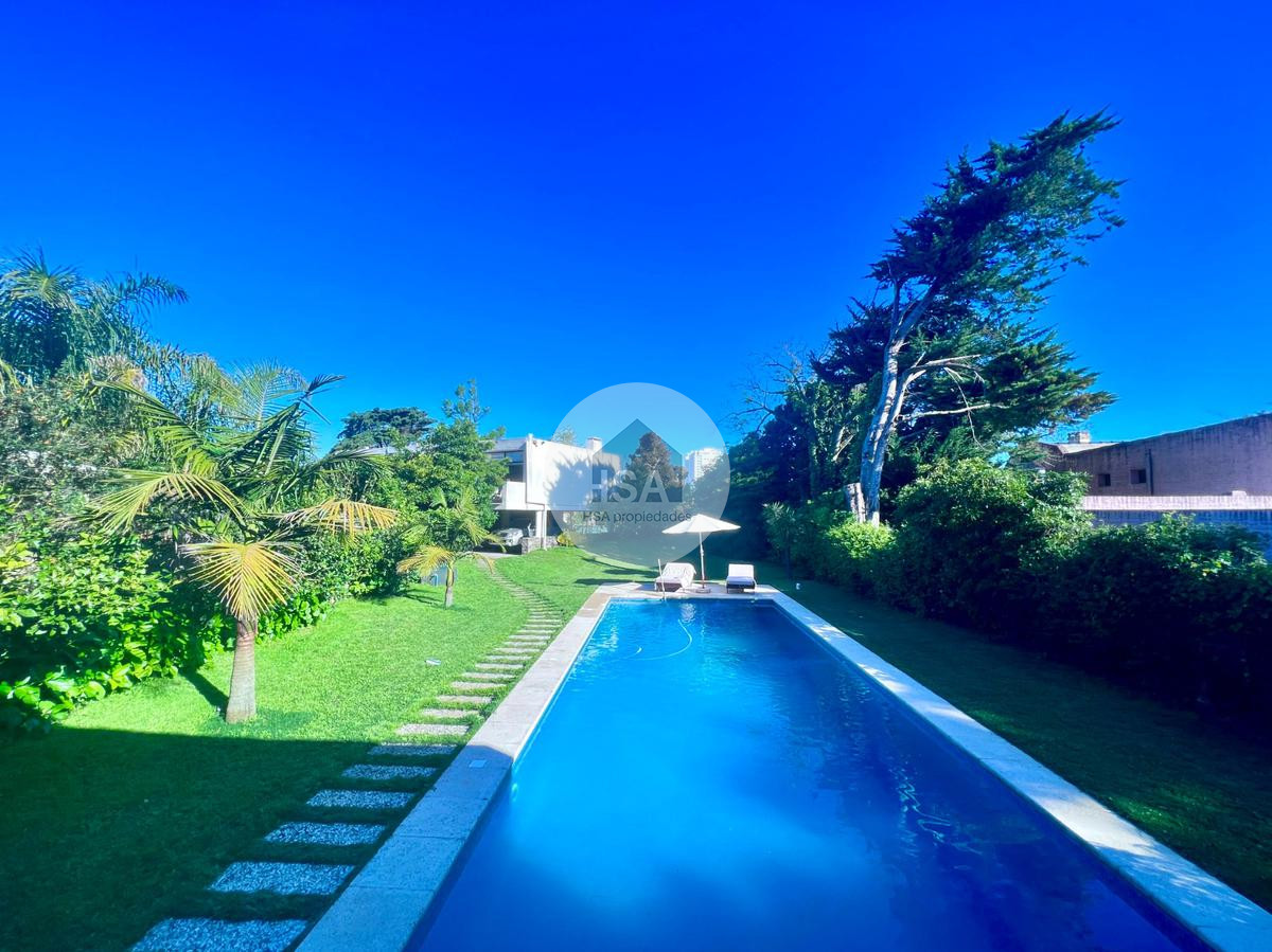 Casa ID.549 - Hermosa casa en Playa Mansa, Punta del Este