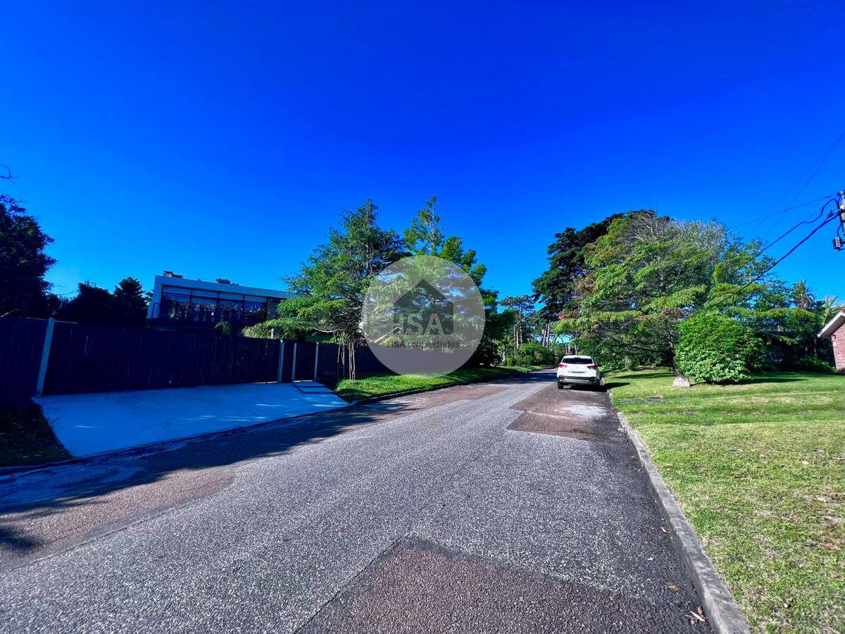 Casa ID.549 - Hermosa casa en Playa Mansa, Punta del Este