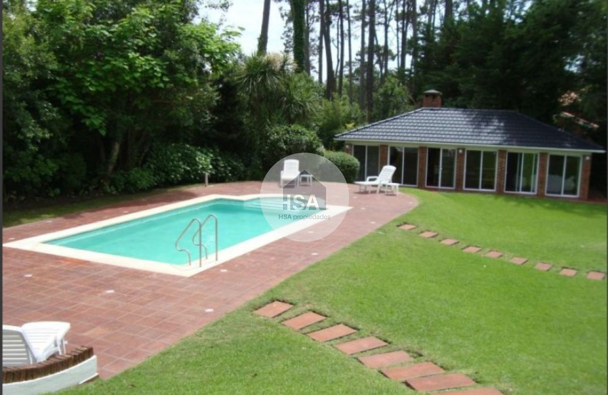 Casa ID.550 - Hermosa casa en venta de 5 dormitorios.
