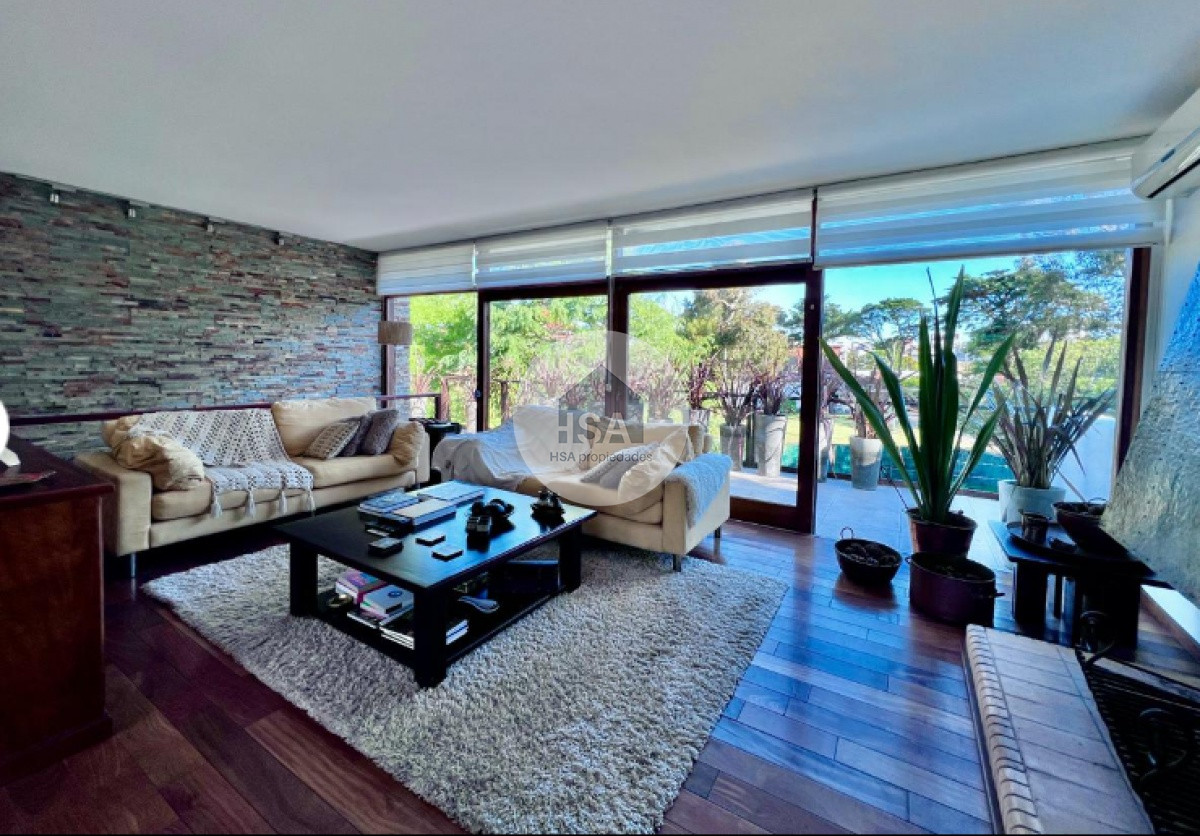 Casa ID.549 - Hermosa casa en Playa Mansa, Punta del Este