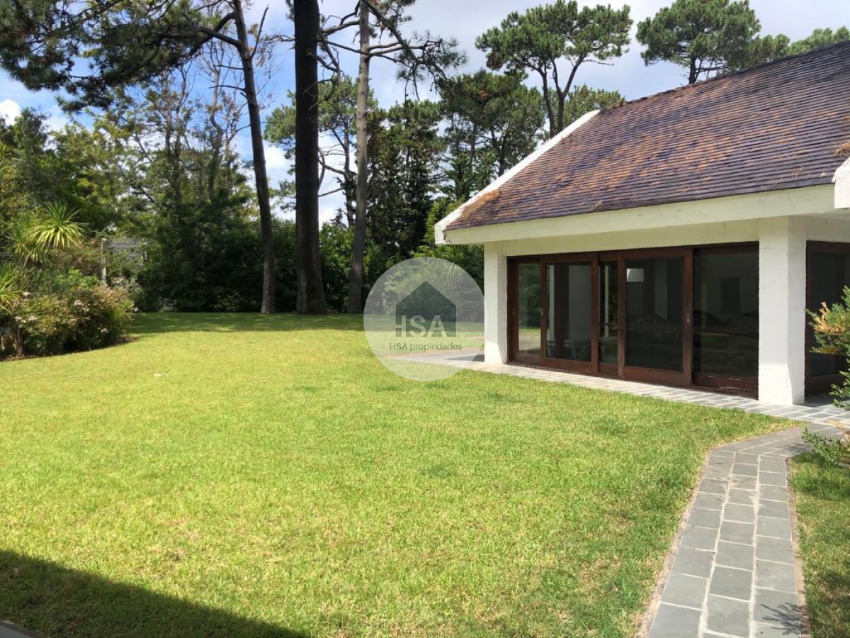 Casa ID.552 - Casa en venta en Lugano, Punta del este, 3 dormitorios y dependencia