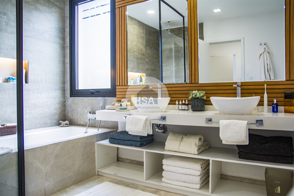 Casa ID.554 - Casa ideal de 4 dormitorios en suite en San Rafael Punta del Este.