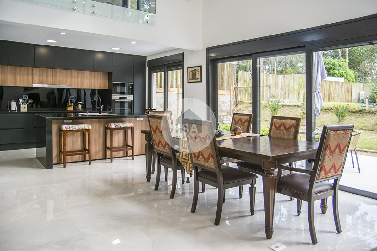 Casa ID.554 - Casa ideal de 4 dormitorios en suite en San Rafael Punta del Este.