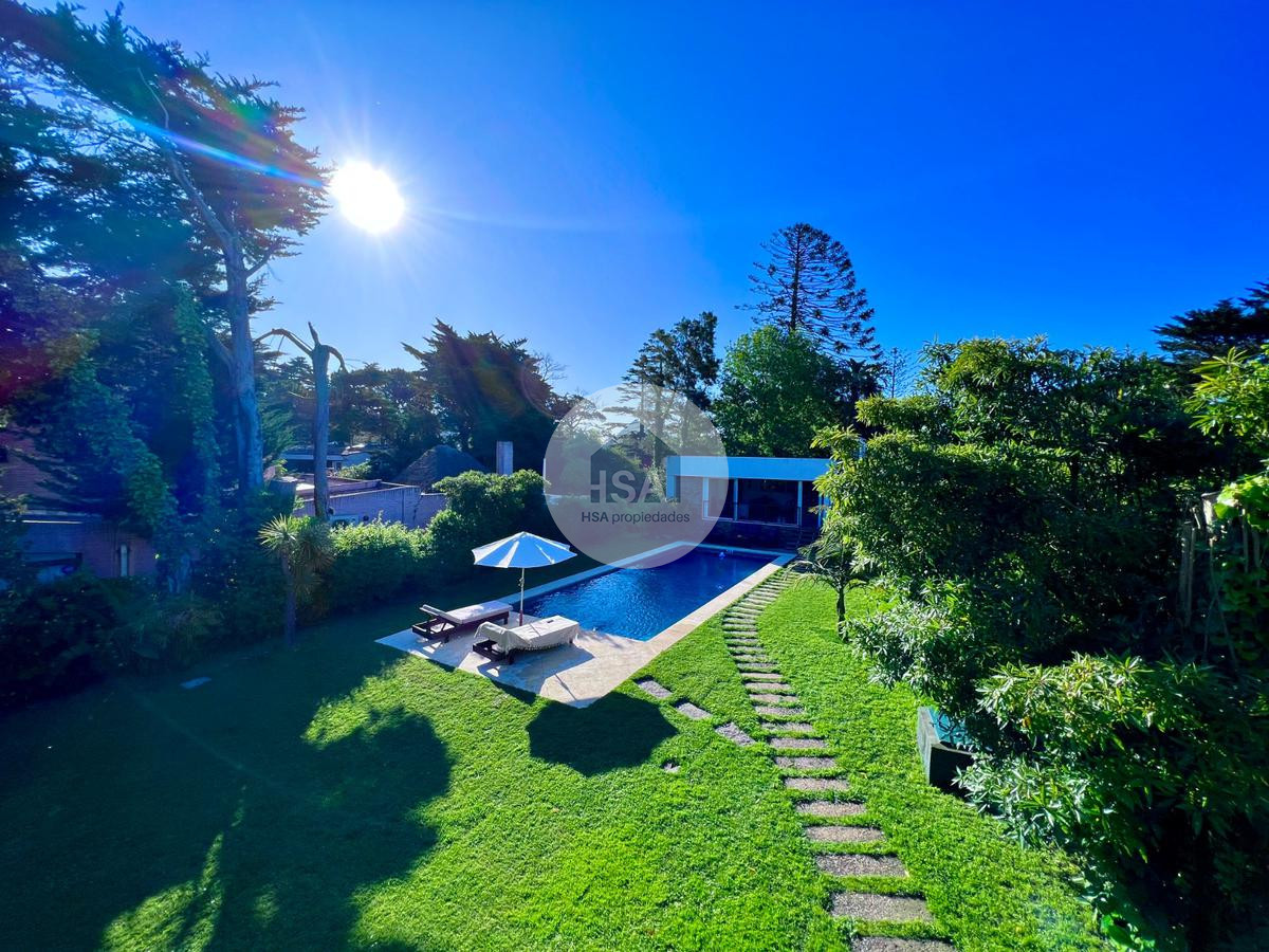Casa ID.549 - Hermosa casa en Playa Mansa, Punta del Este