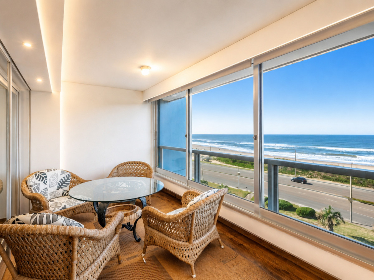 Vende apartamento con vista al mar, de 4 dormitorios en Brava, Punta del Este