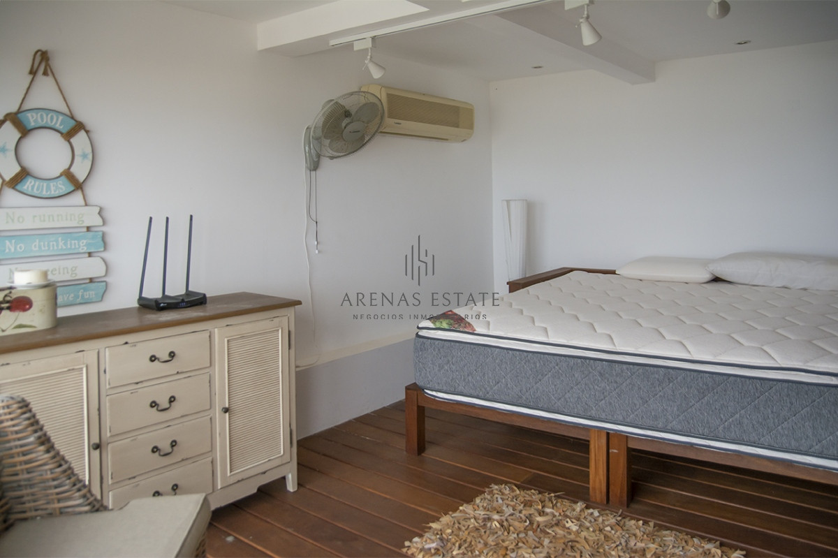 Apartamento ID.2050 - Penthouse en venta muy cómodo e iluminado. 4 dormitorios + dep. 