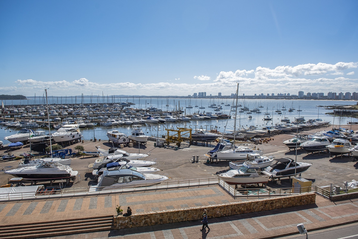 Apartamento ID.2987 - Espectcular departamento en venta frente al puerto 4 dormitorios